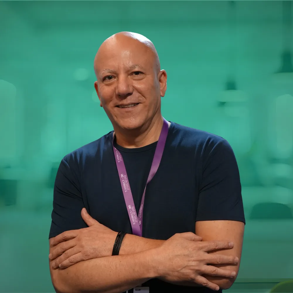 Dr. Carlos Barrera - Director